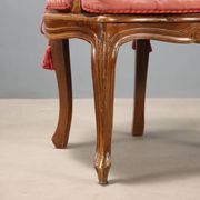 Fauteuils anciens style baroque en noyer et tissu, XIXe siècle