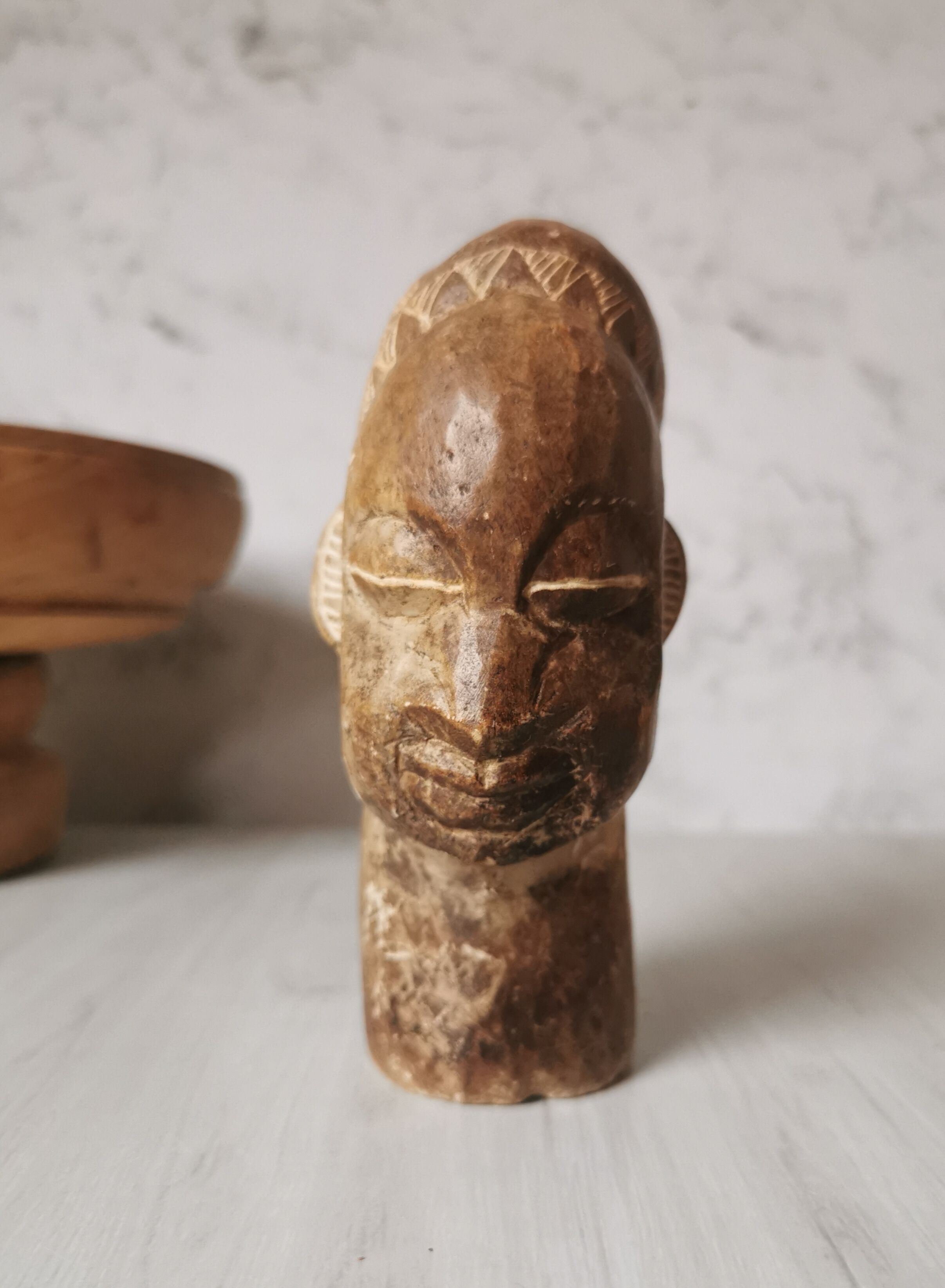 Statuette woman stone nbigou gabon
