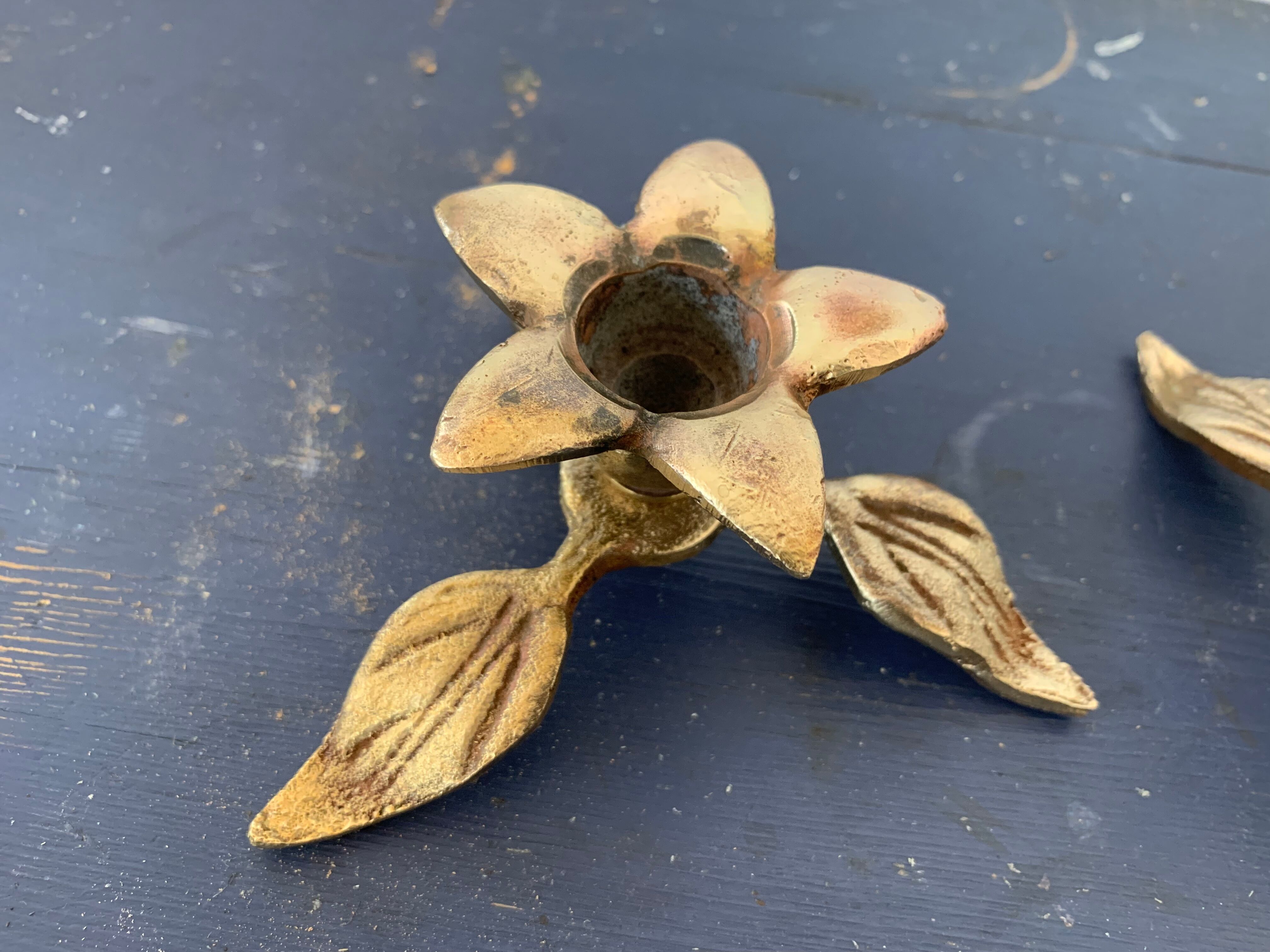 Set of 2 bronze candle holders