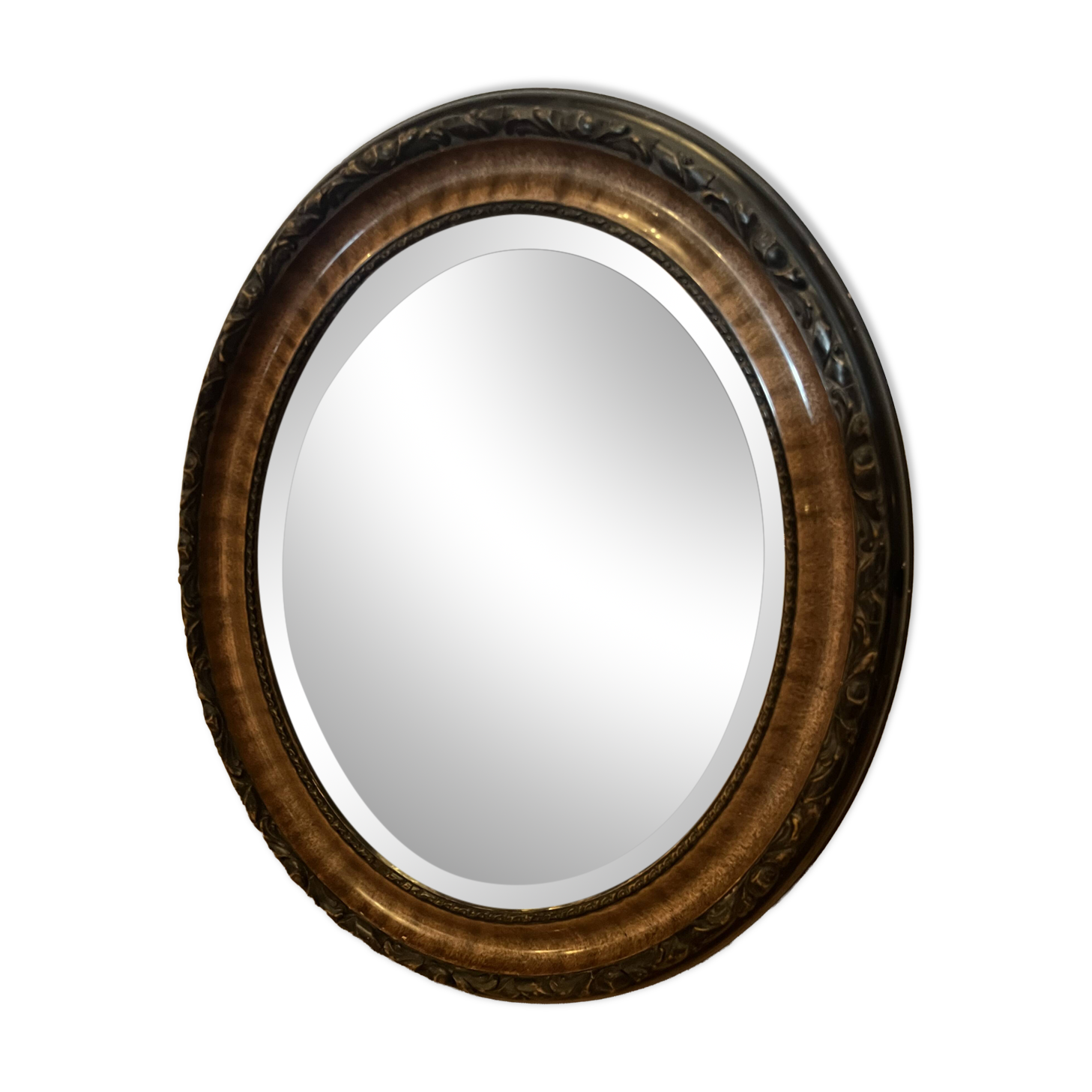 Miroir ovale vintage orné avec cadre en bois sculpté ; bronze/or en patine.