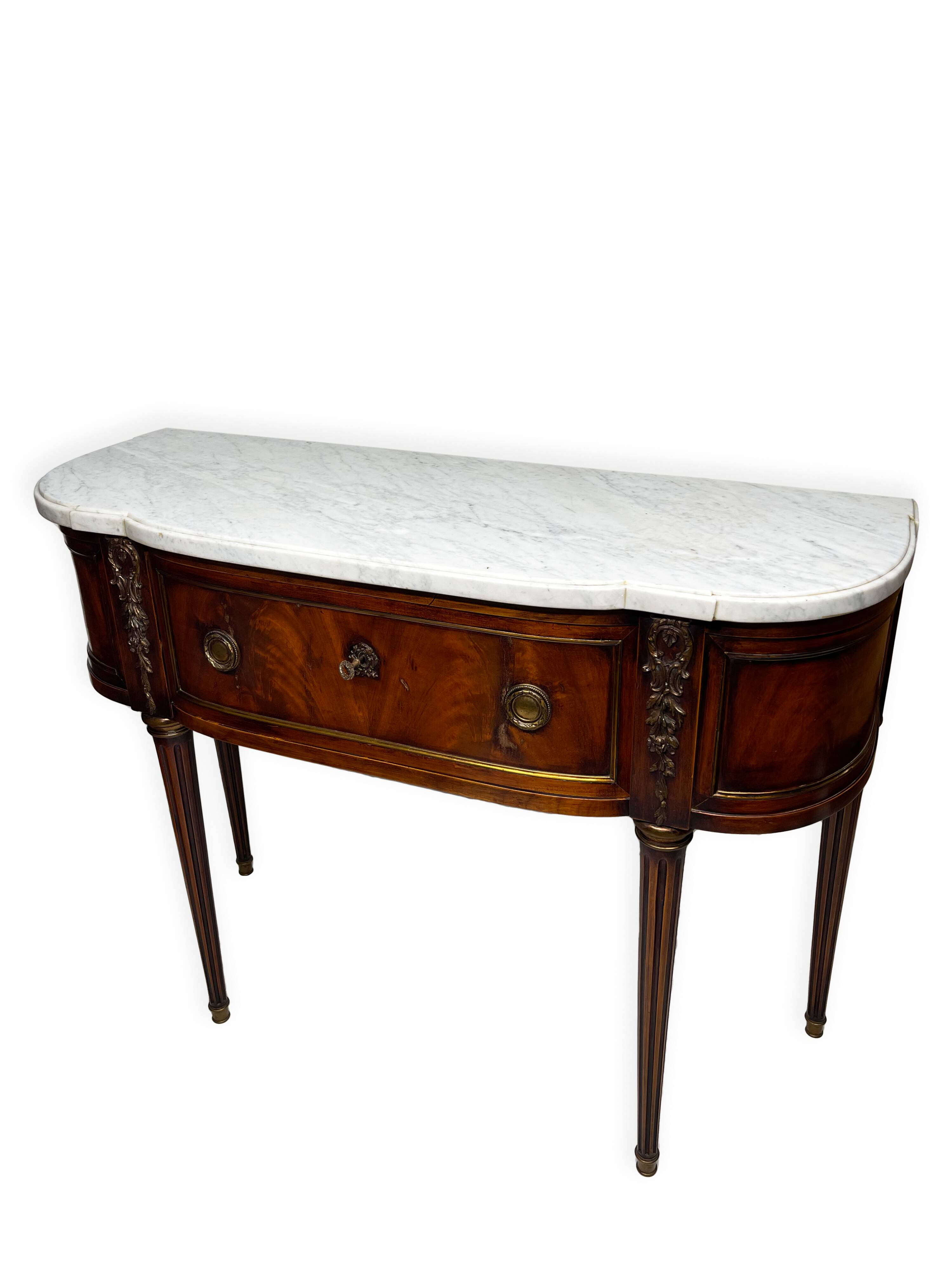 Console française Louis XVI en acajou à plumes, 19ème siècle