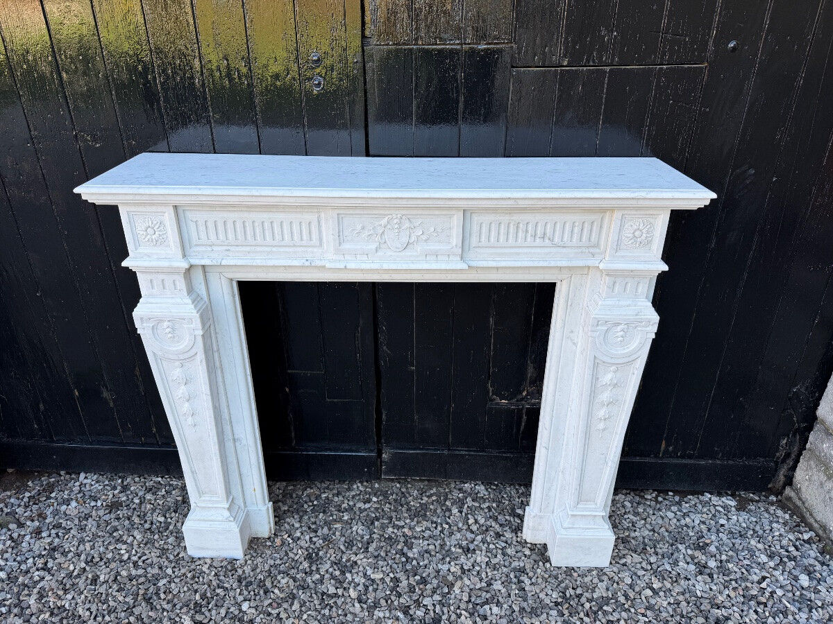 Louis XV style fireplace in white Carrara marble circa 1880