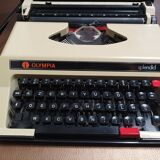 Machine à écrire Olympia Splendid vintage années 70
