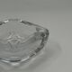 Cendrier vintage en verre pressé à coins facettés, forme carrée