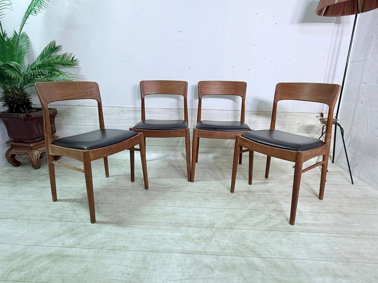 4 Chaises scandinaves Henning Kjaernulf