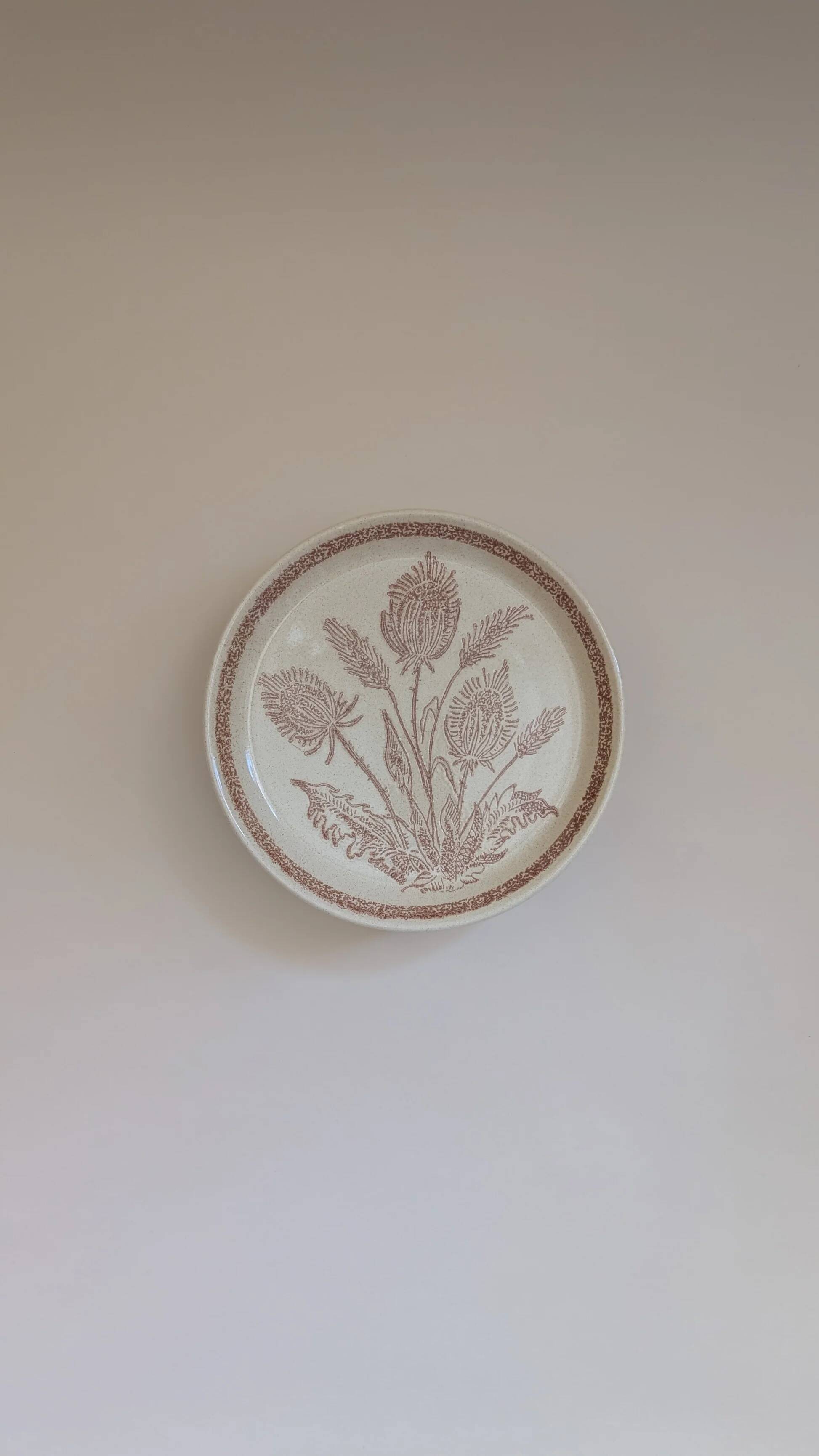 Beige stoneware plates