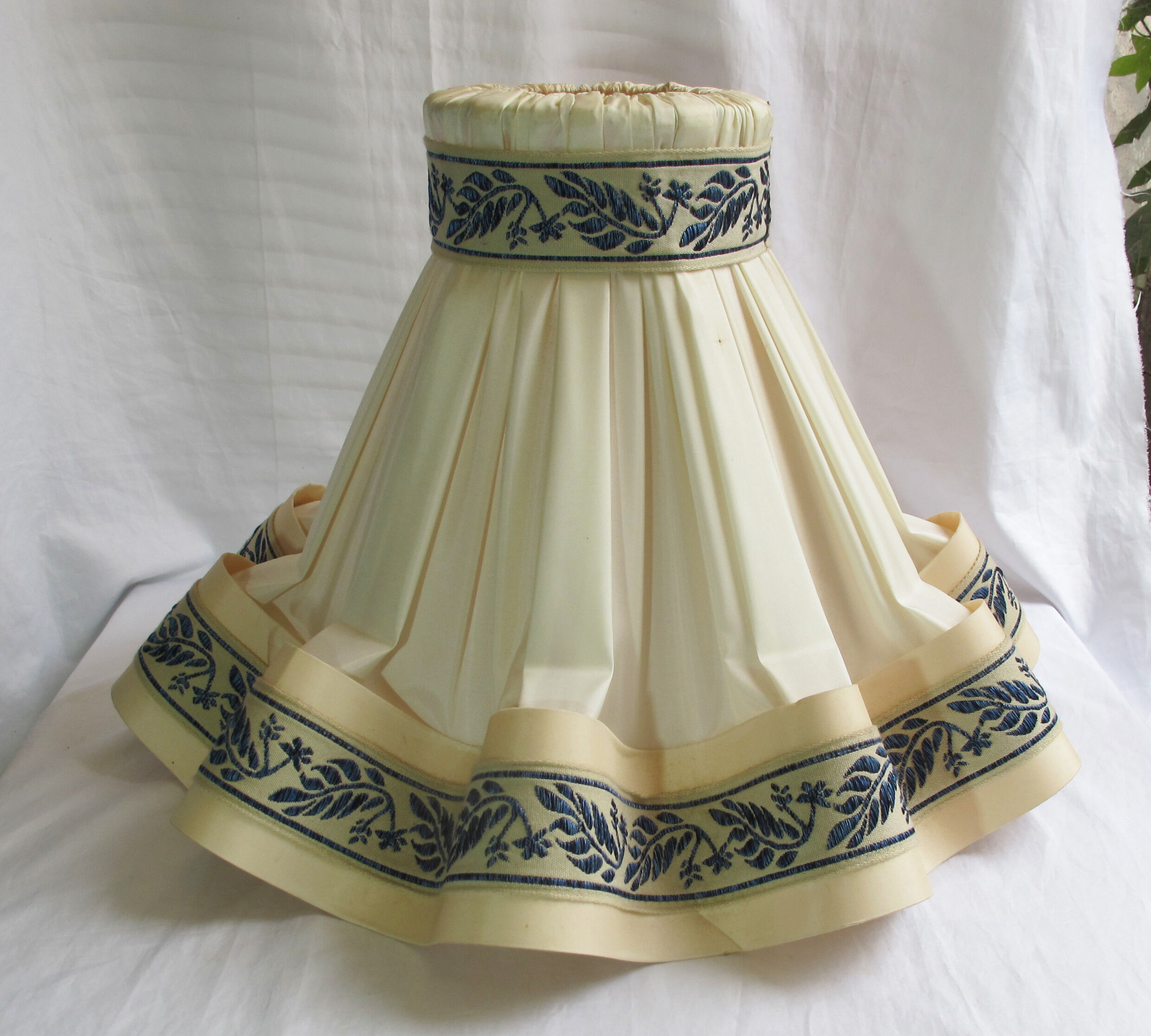 Lampshade in fabric and embroidery