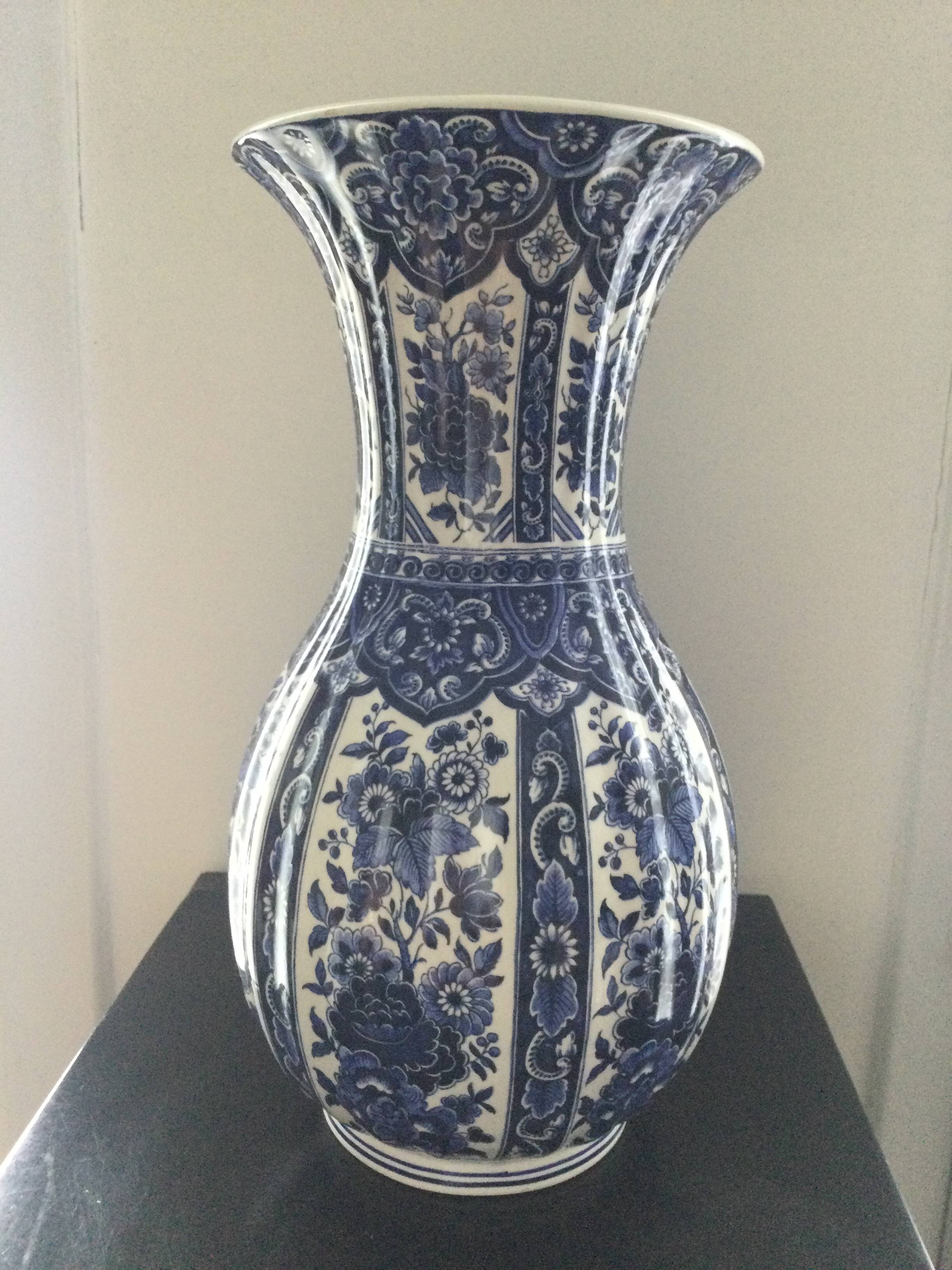 Artistiche ceramic vase