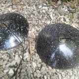 2 enamelled sheet metal suspensions