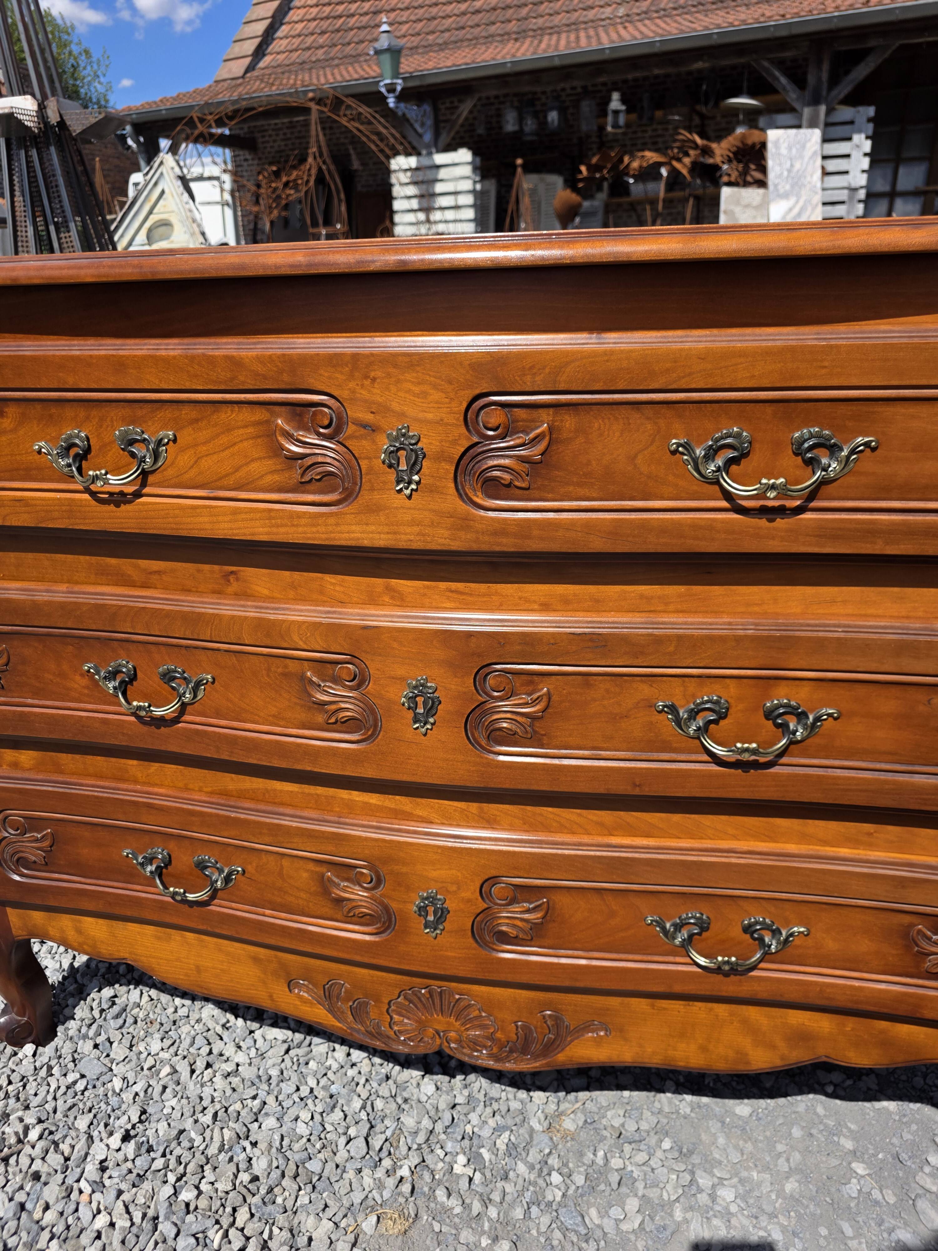 Curved commode in Louis XV style made of cherry wood.