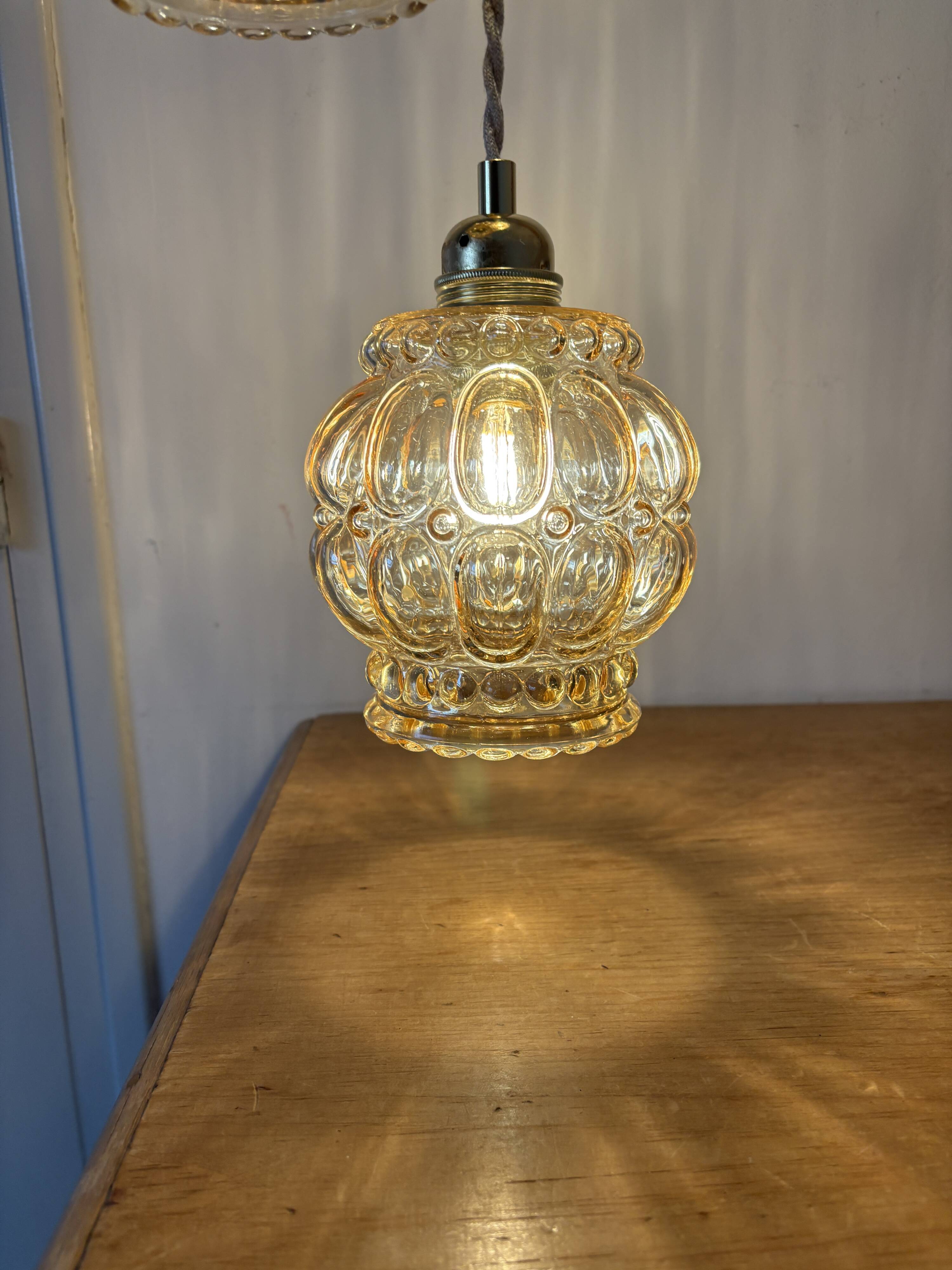 Suspension triple globes vintage en verre ambré bulle