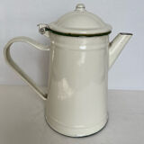 Enamelled sheet metal pourer