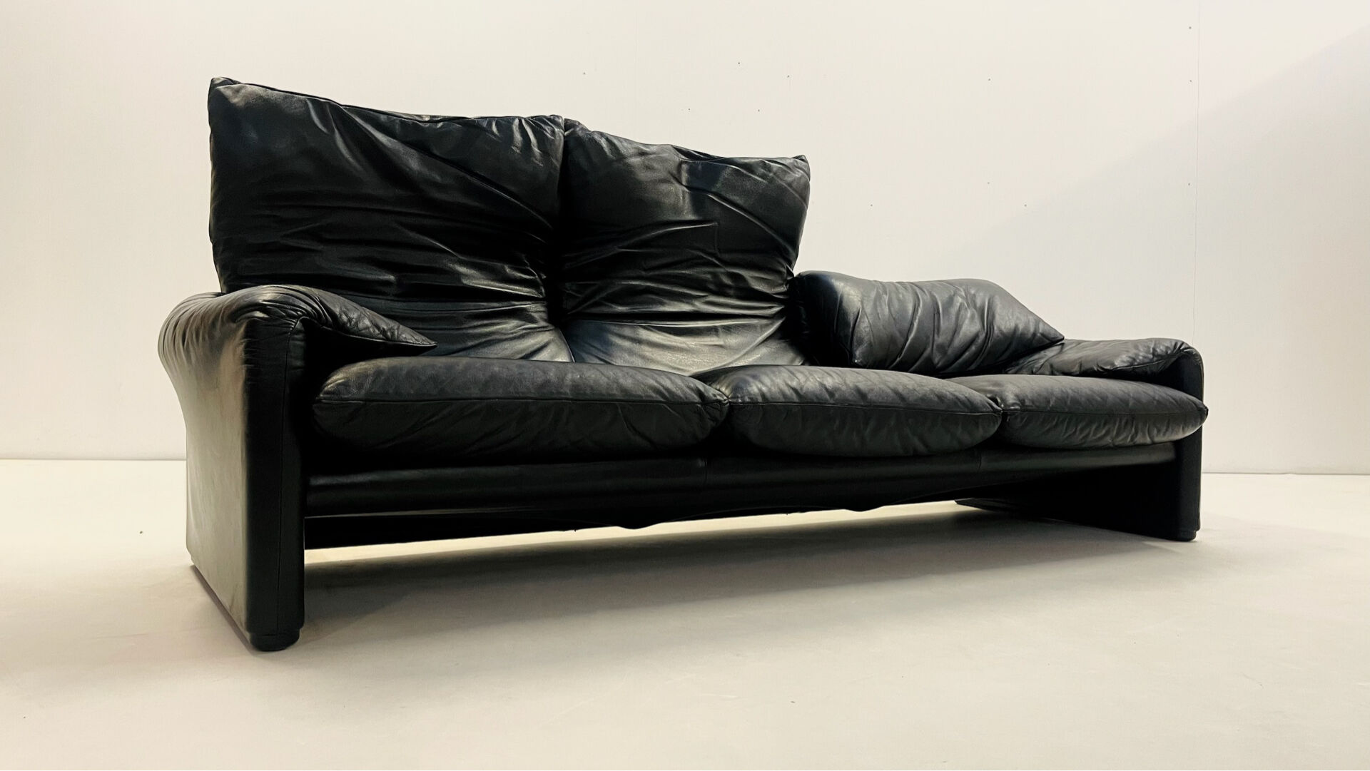 'Maralunga' 3-seater sofa by Vico Magistretti for Cassina