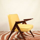 Fauteuil en bois et velours jaune par Chierowski