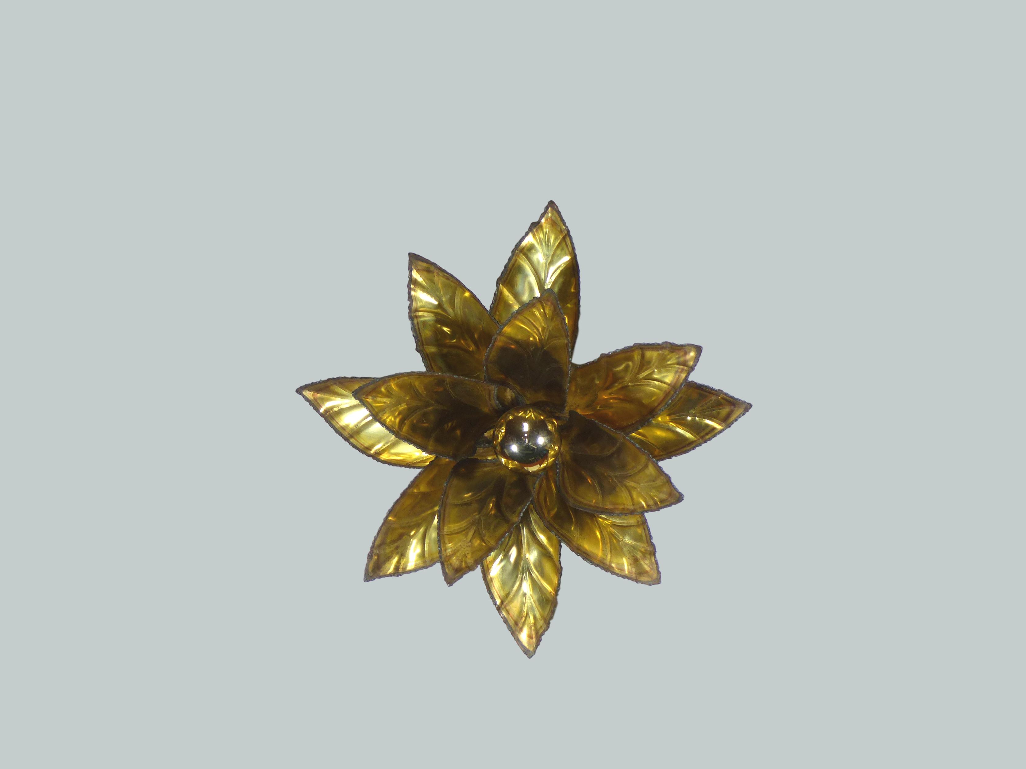 Wall sconce flower shaped and brass