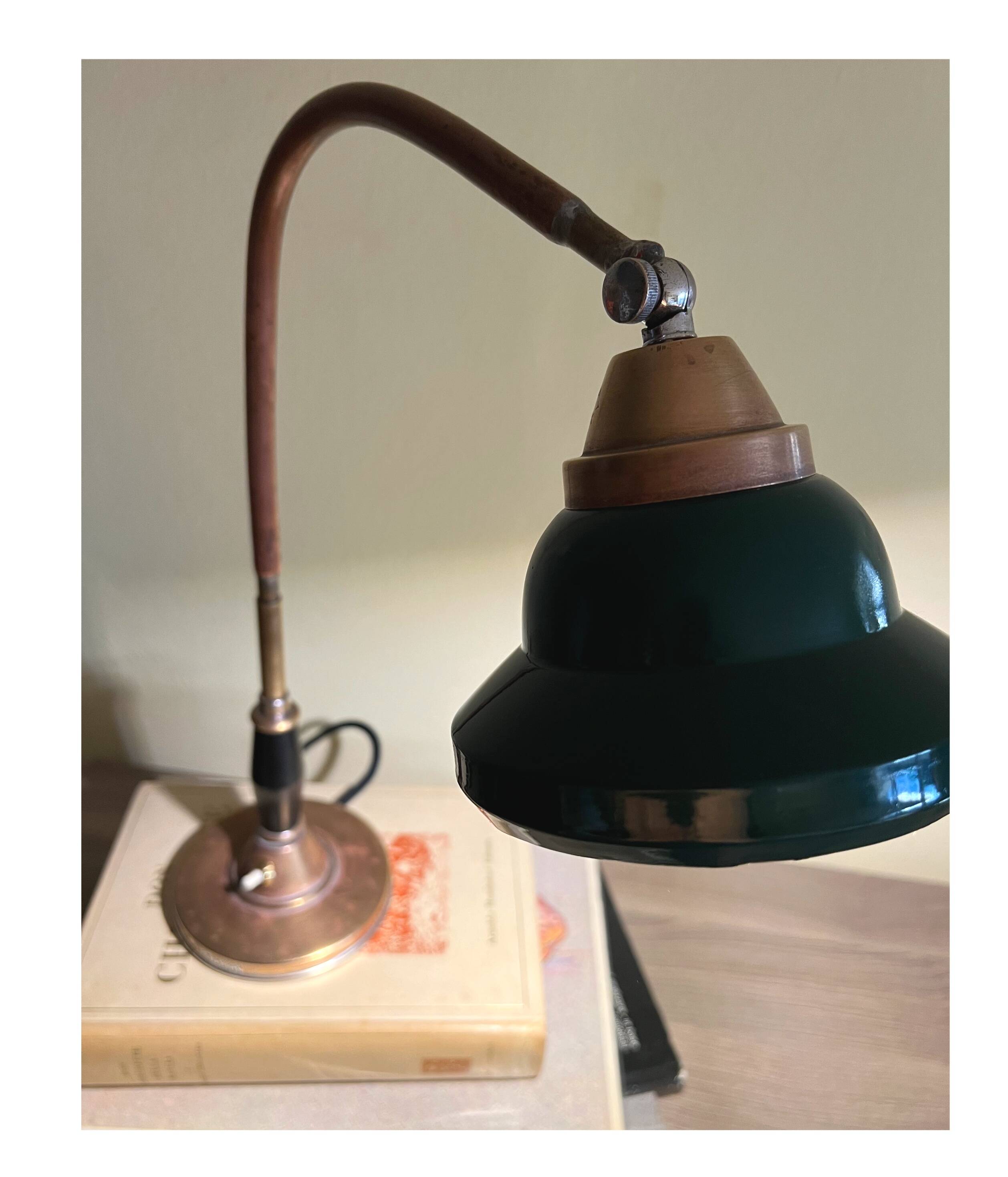 Lariolux ministerial lamp, 30s