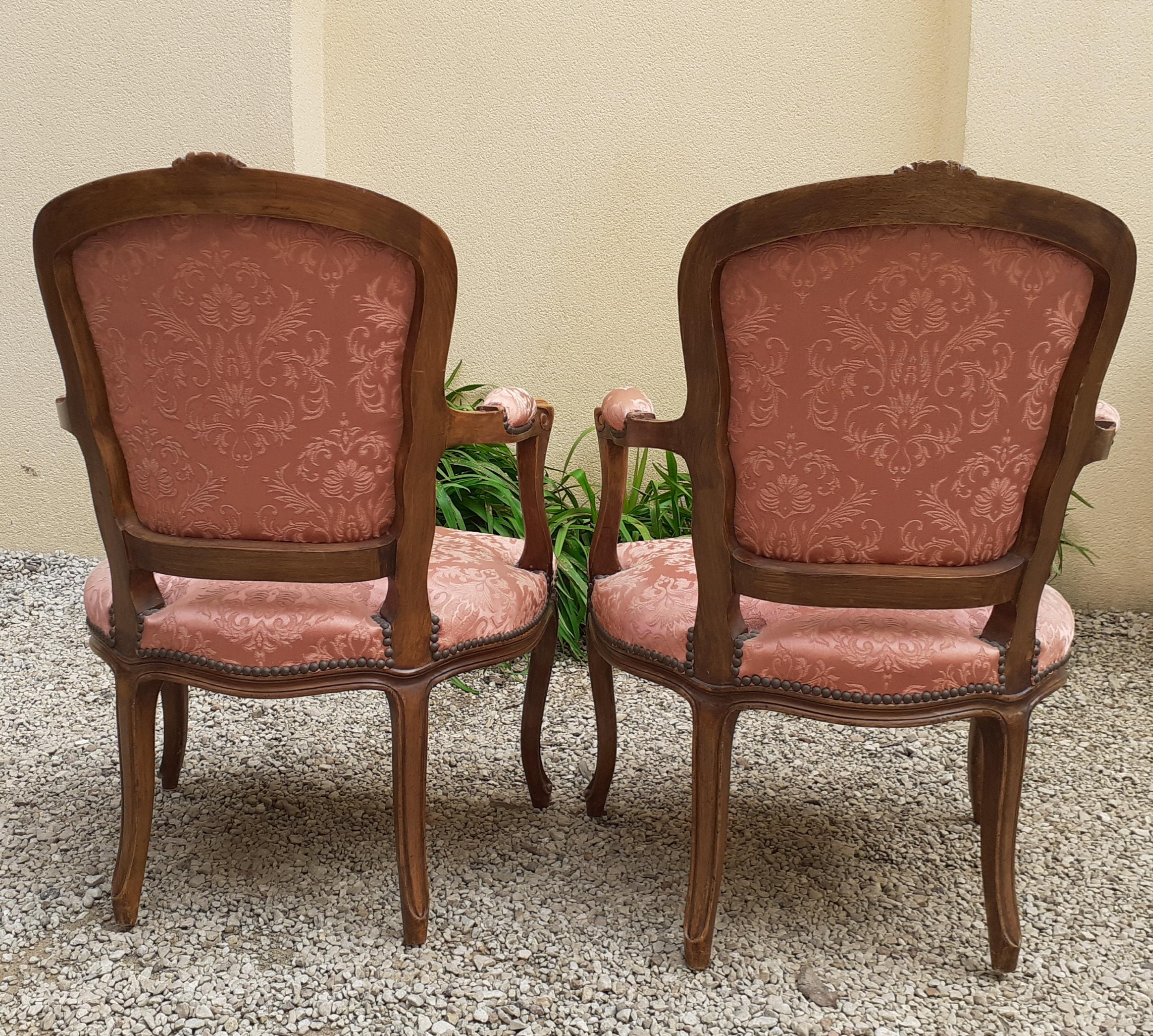 Paire de fauteuils cabriolet de style Louis XV