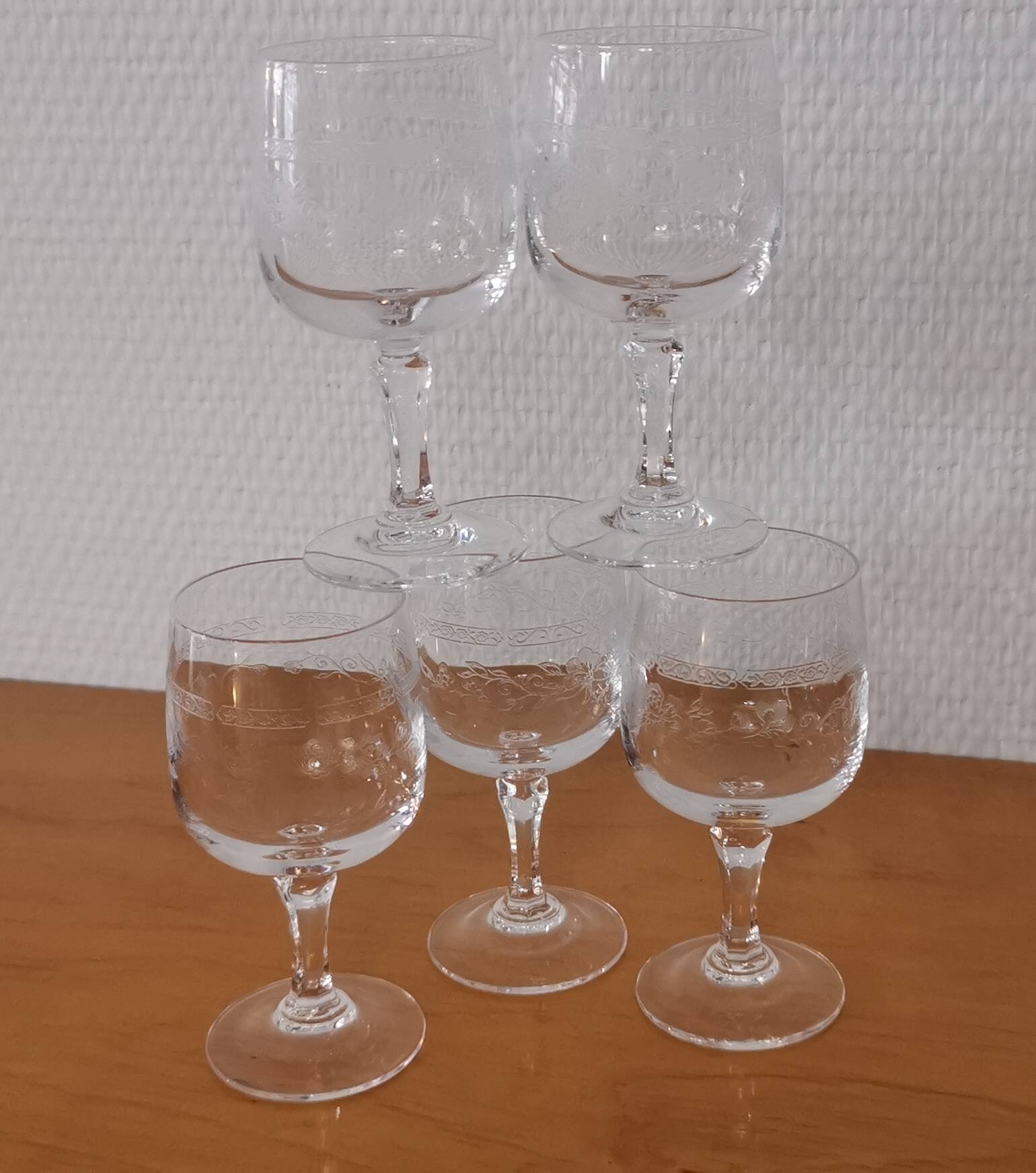 Set of 5 old port glasses with engraved crystal stems