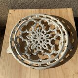 Old trivet in enameled cast iron round format white vintage tableware