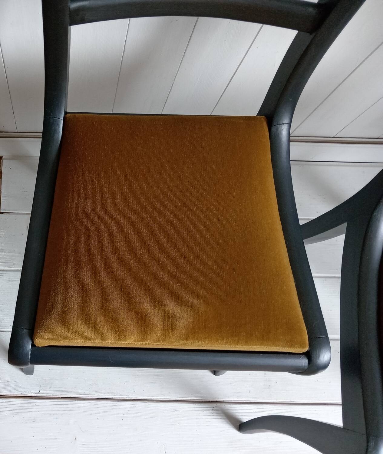 4 velvet seat chairs