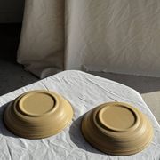 Lot de 2 assiettes creuses en grès liseré brun et marron D21,5