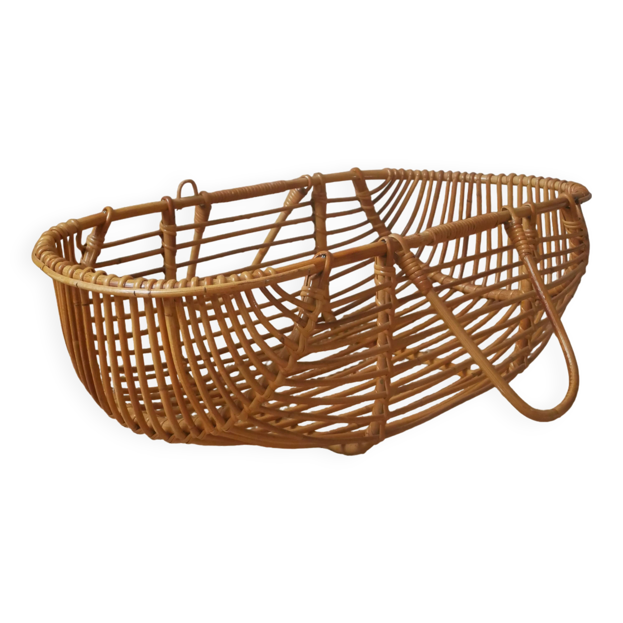 Moĩse rattan bassinet cradle, handcrafted, vintage wicker rattan