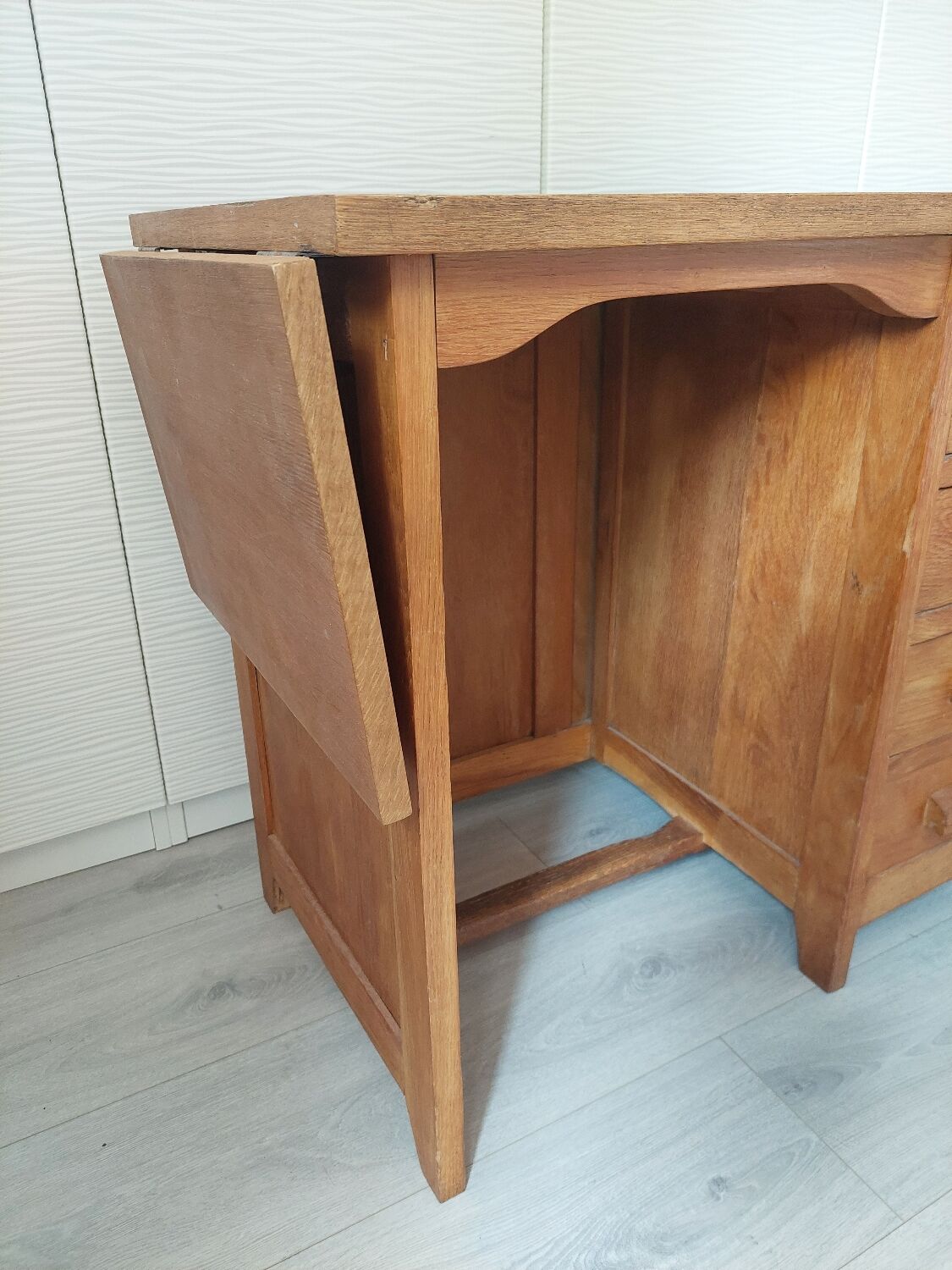 Children's desk