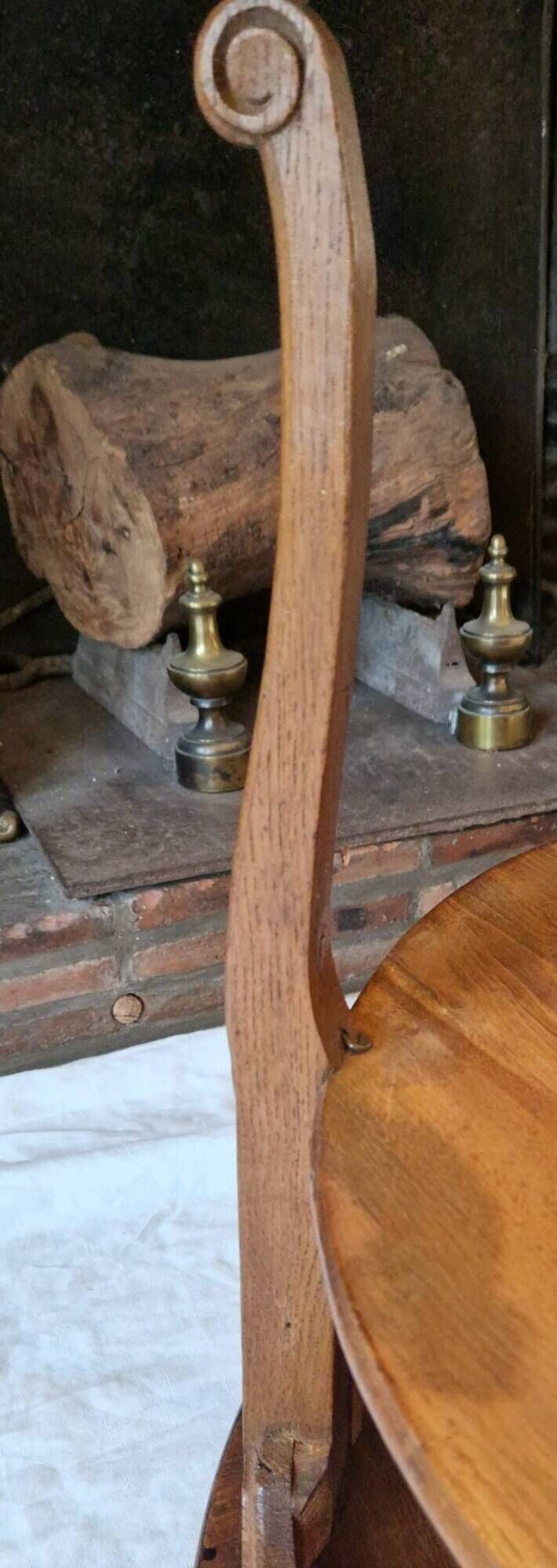 Round walnut gueridon with two tiers – Louis XV style – Perfect condition