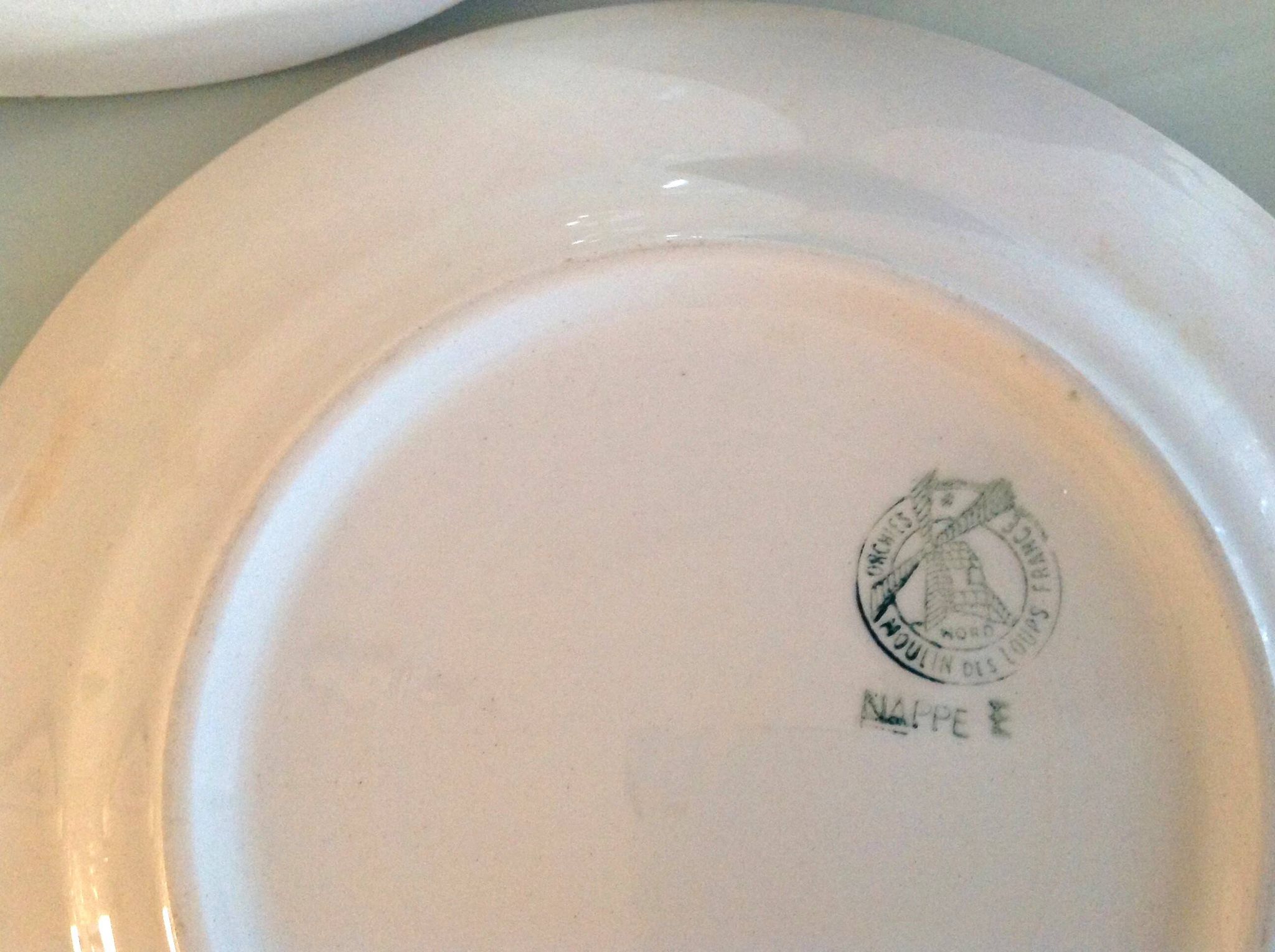 Set of six flat plates and one Moulin des Loups bowl, green tablecloth model/1950s-1960s