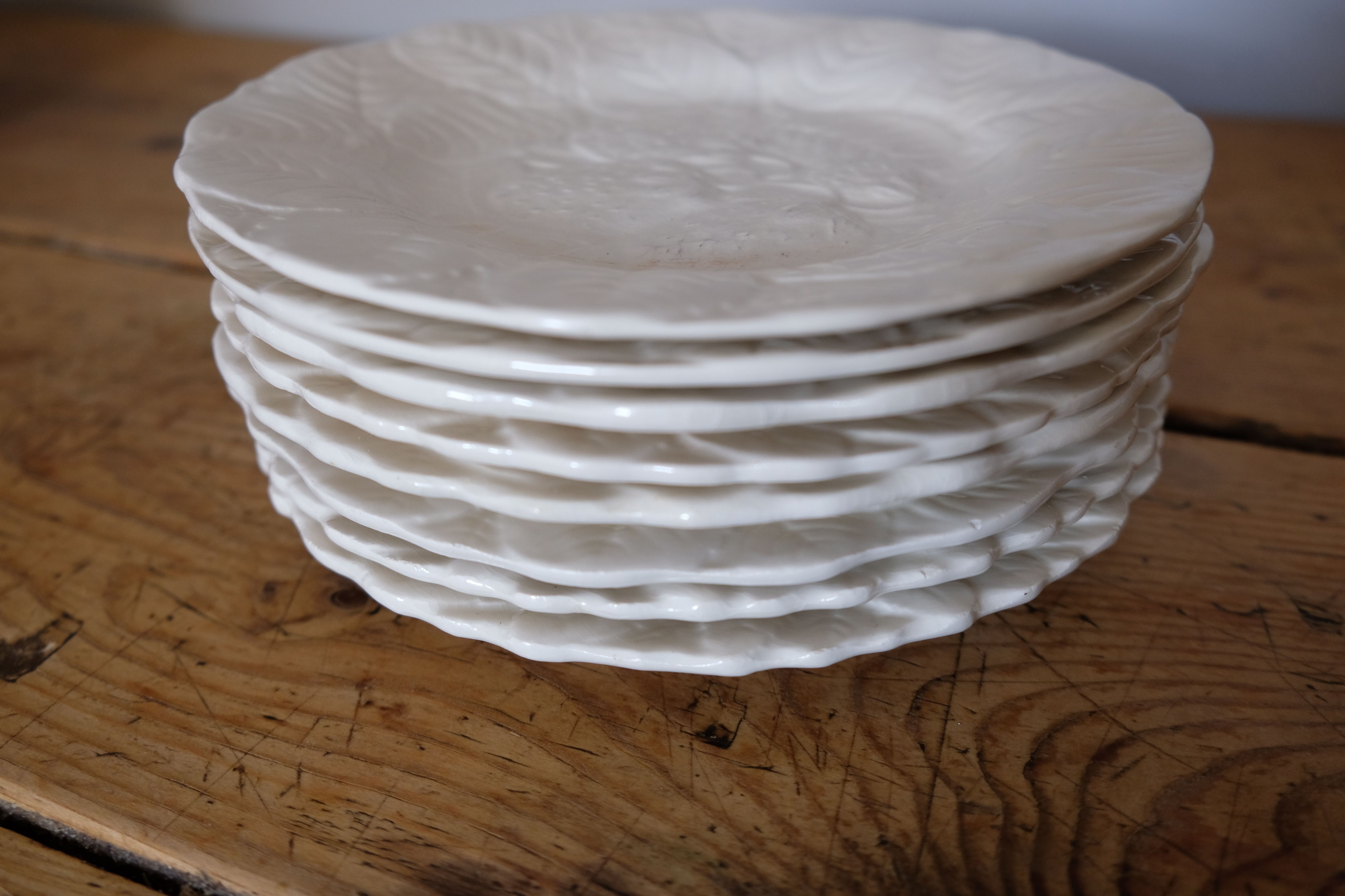 White plate dabbling Sarreguemines strawberries
