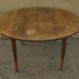 Round farm table with extensions