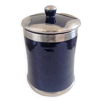 Pot en terre cuite décoratif / Apothicaire bleu Klein serti de métal argenté