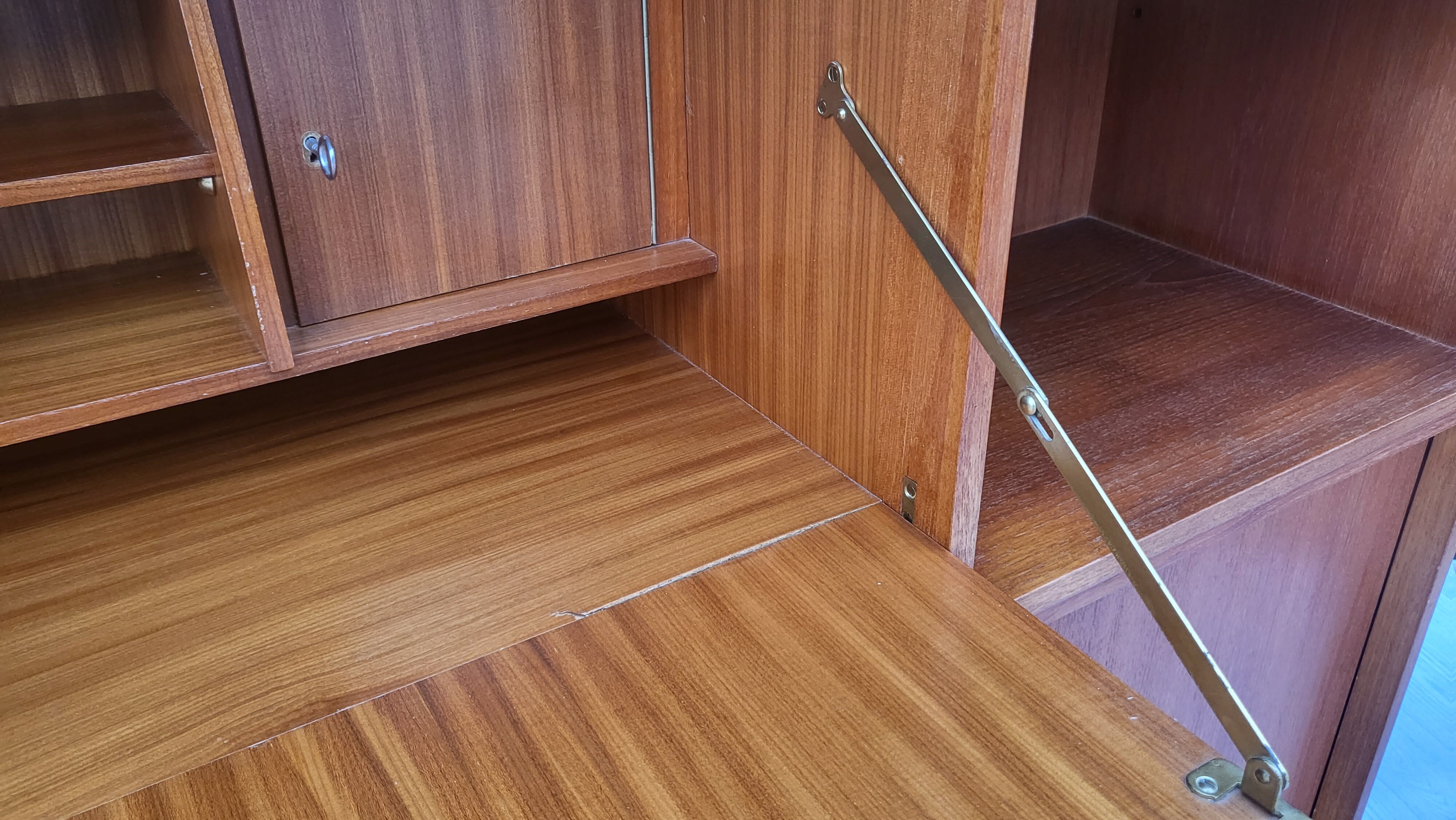 Cabinet with Secretary