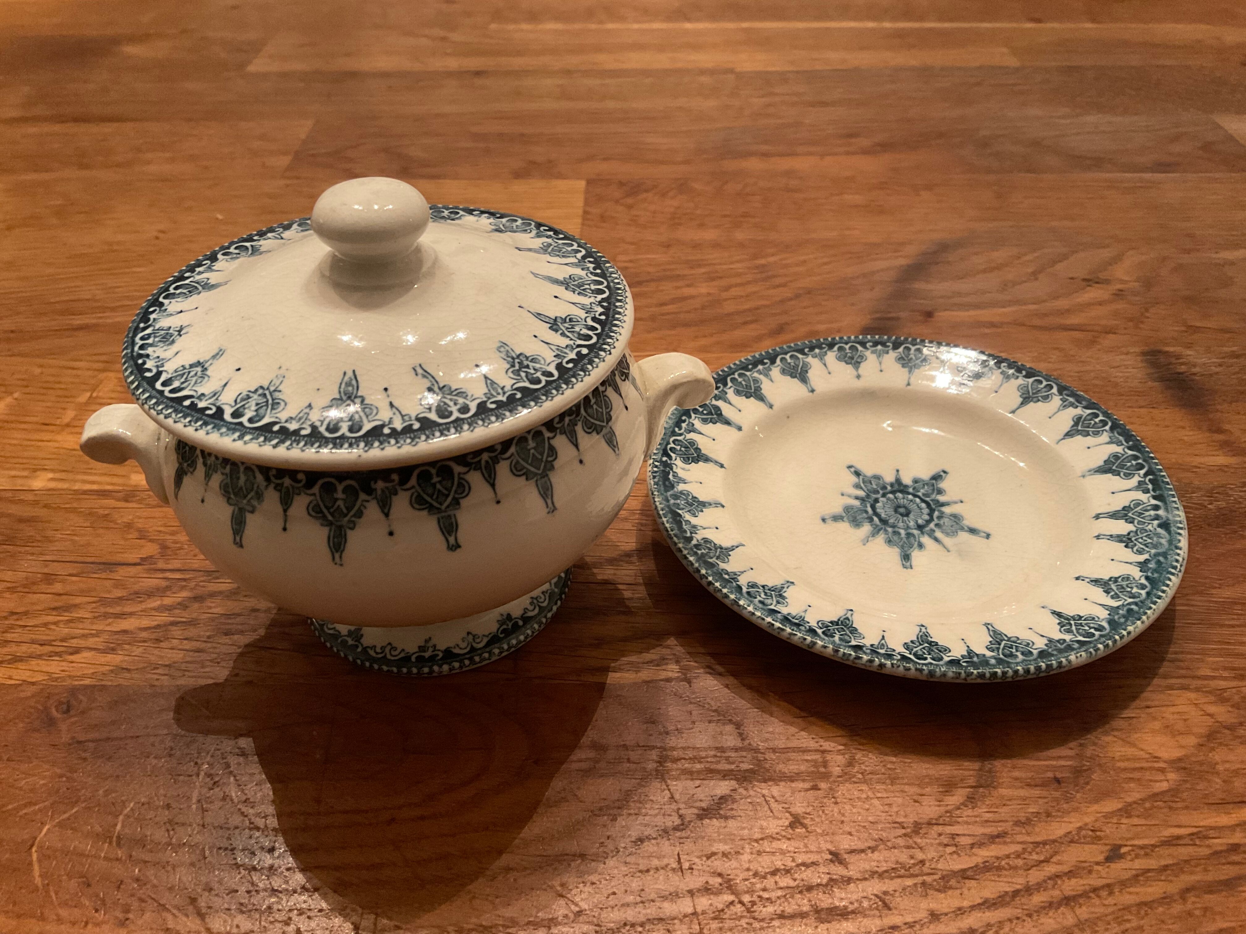 Pot à moutarde, Terre de fer, décors bleus