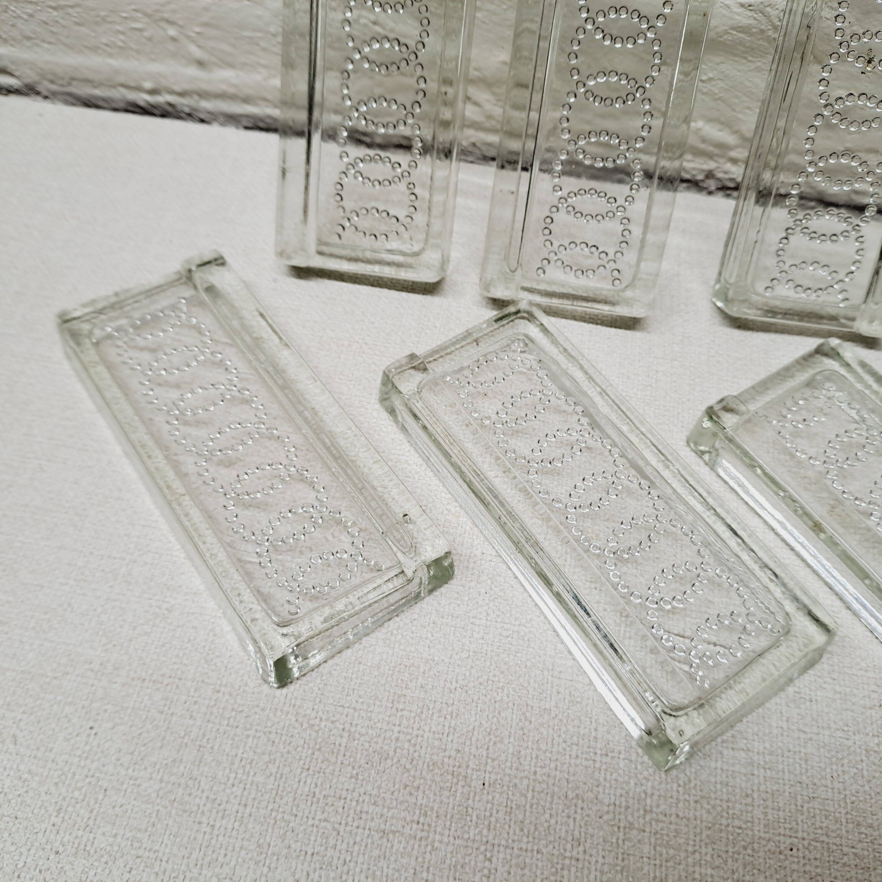 Set of 8 chiseled glass knife holders