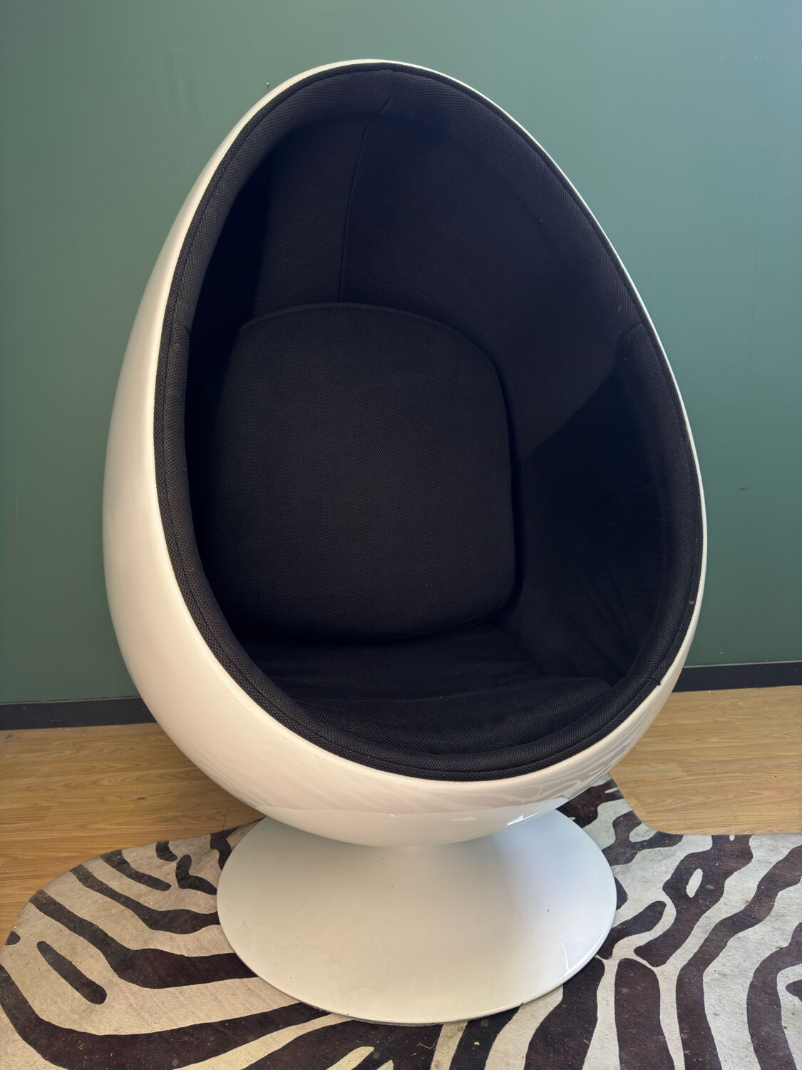 Egg chair