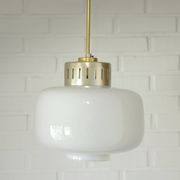 Suspension scandinave vintage / Lustre blanc de style moderne du milieu du siècle