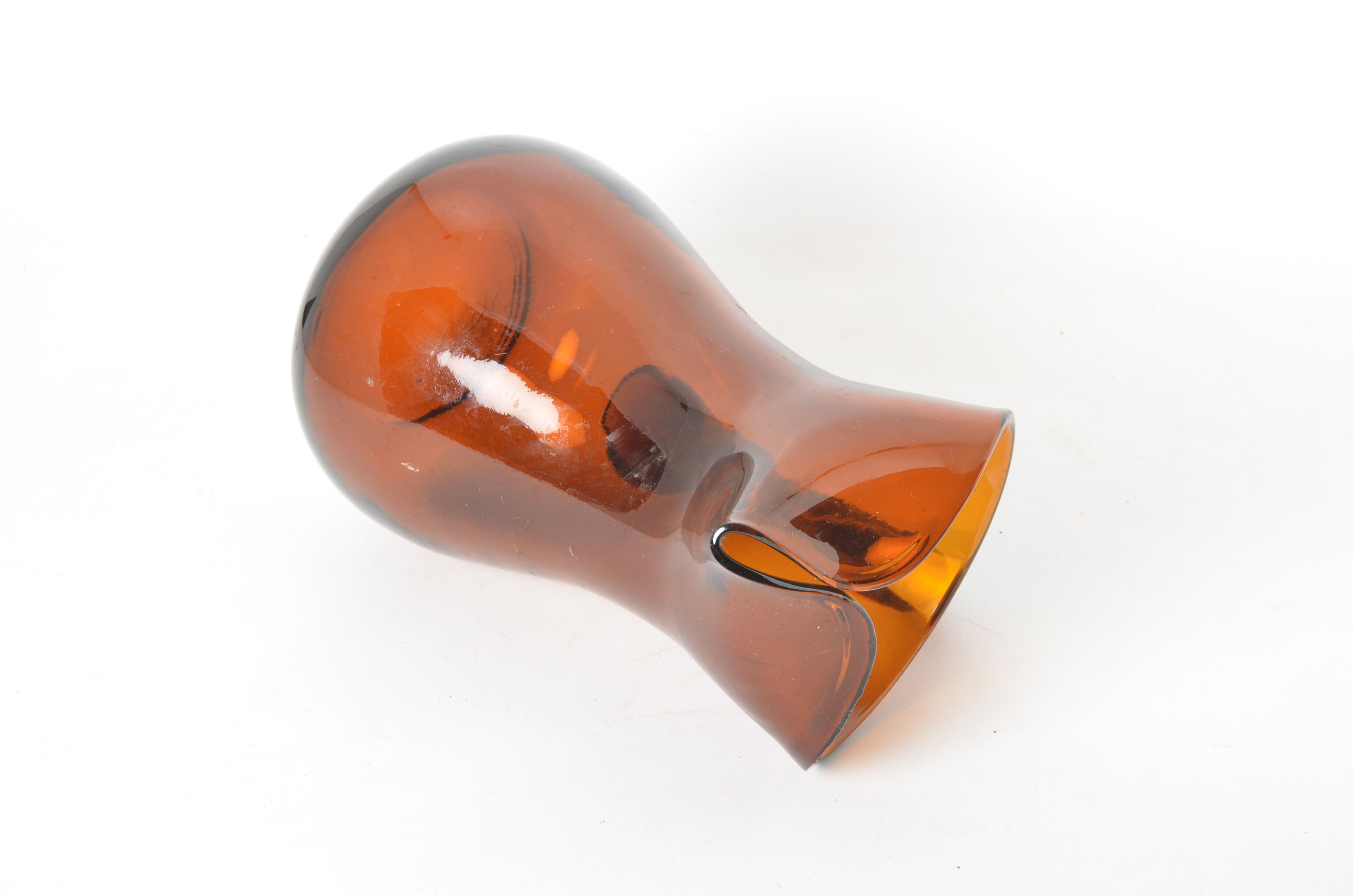 Carafe ambrée en verre soufflé