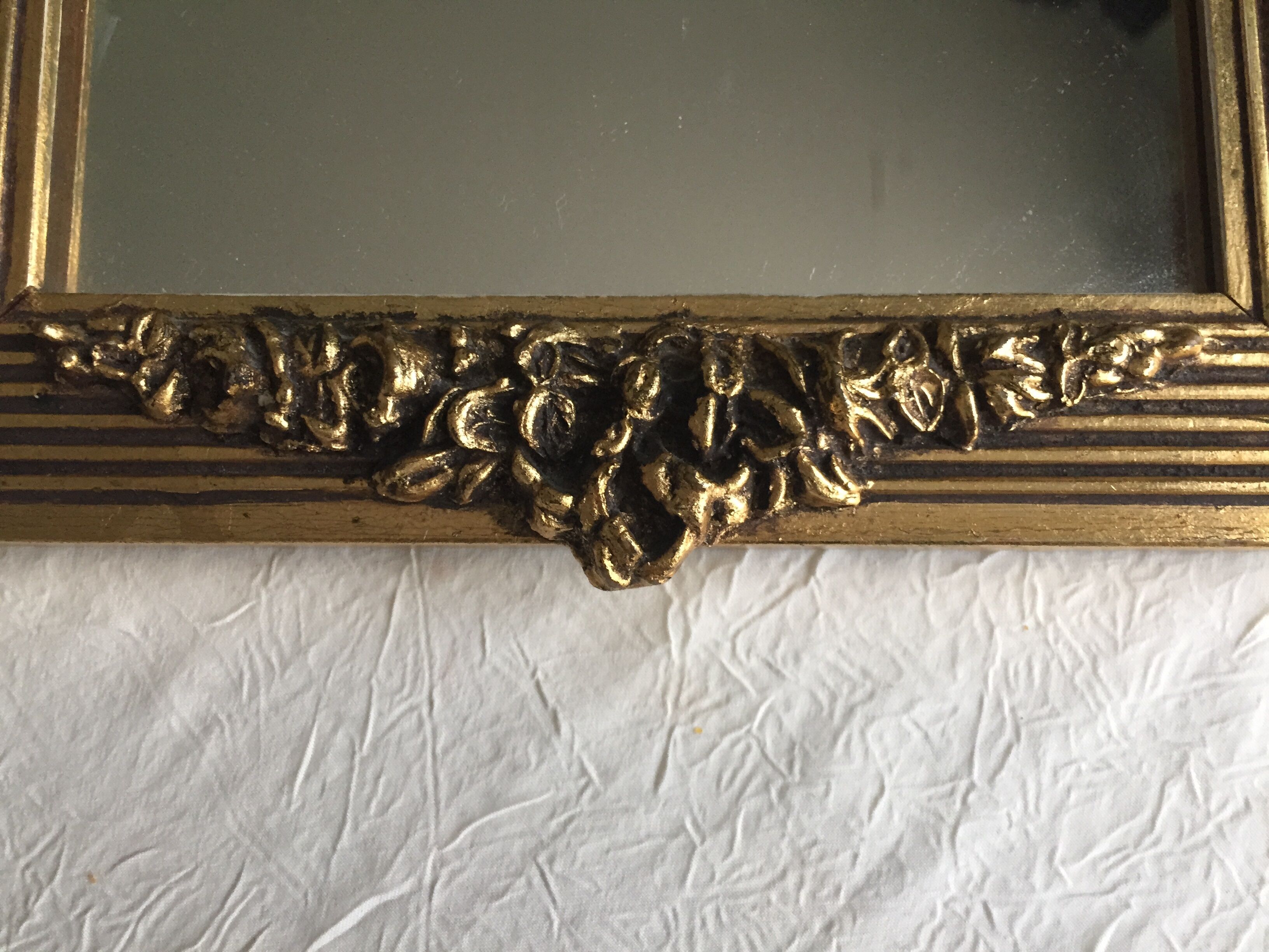 Small gilded wooden mirror 20x32cm