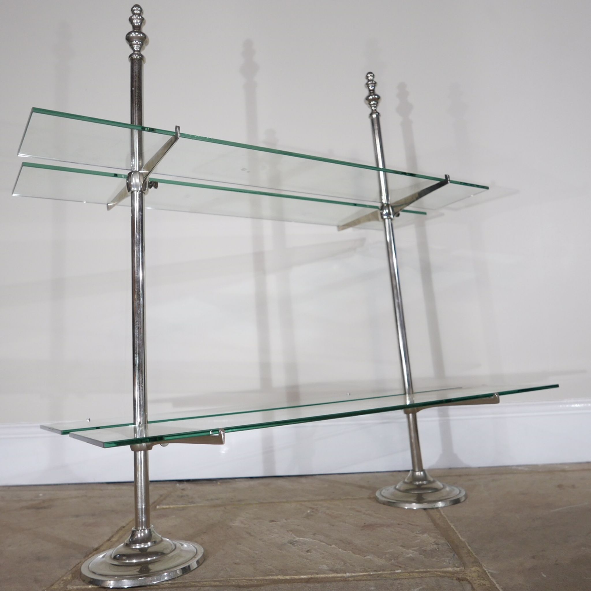 Étagère boutique vintage chrome