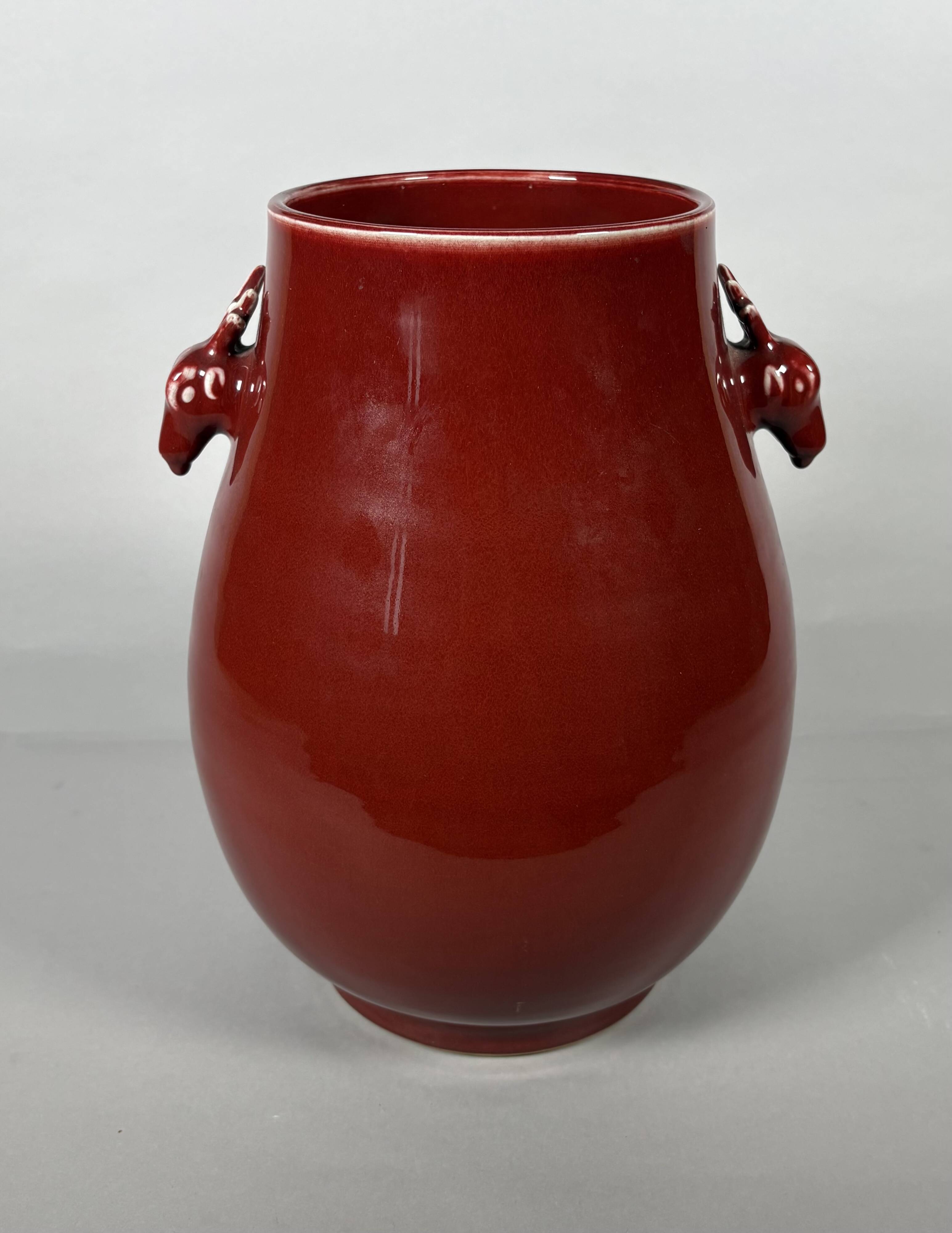 Large red porcelain vase "Ox Blood" - China Qing. 19th century