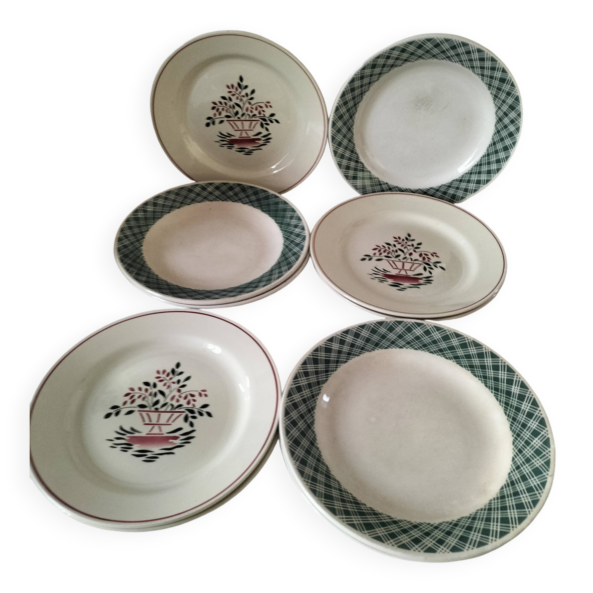 Mix of 10 ironstone plates, HBCM Agnès decoration - St Amand decoration 2070