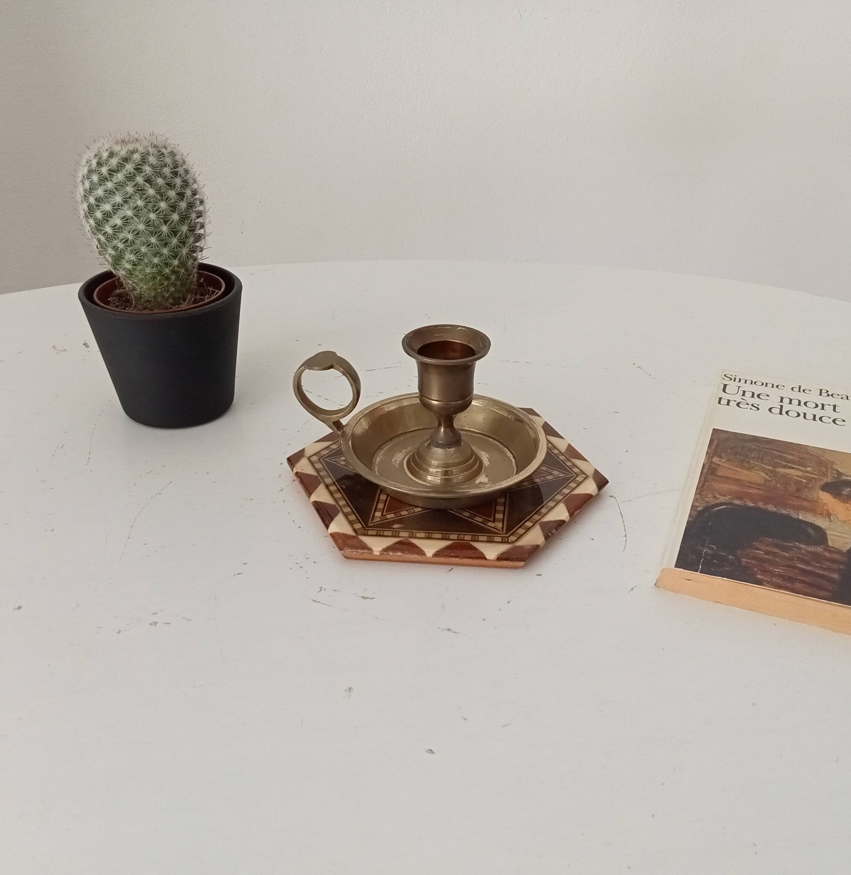 Vintage brass candle holder in gold.