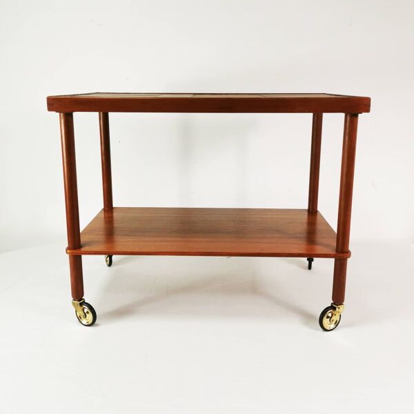 Table mobile en teck Milieu du siècle, Danemark, années 1960.
