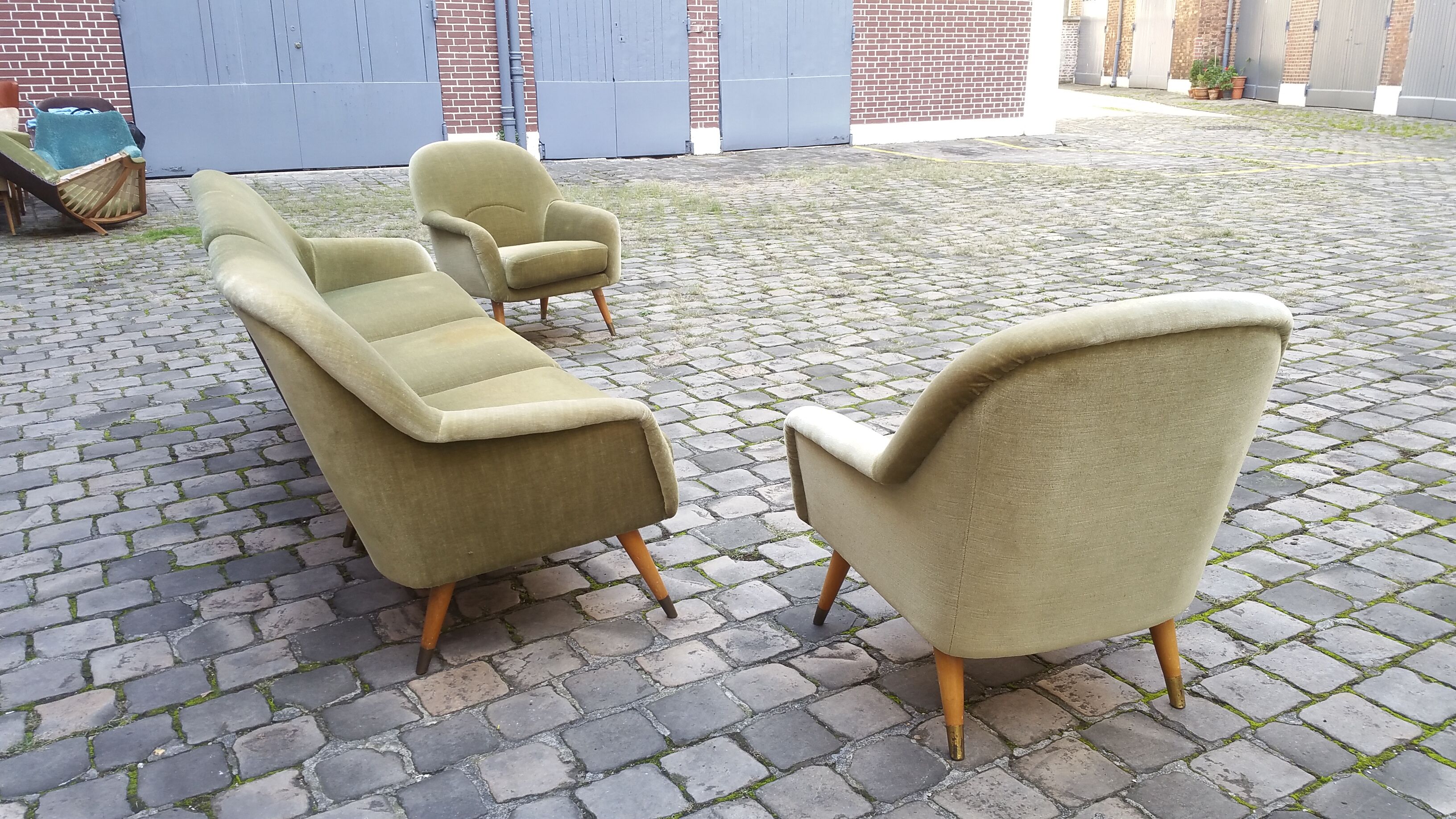 Danish chair club organic years soft 50 green glossy