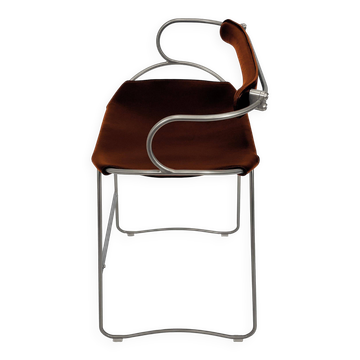 Tabouret de bar sculptural avec dossier en métal argenté vieux cuir cognac