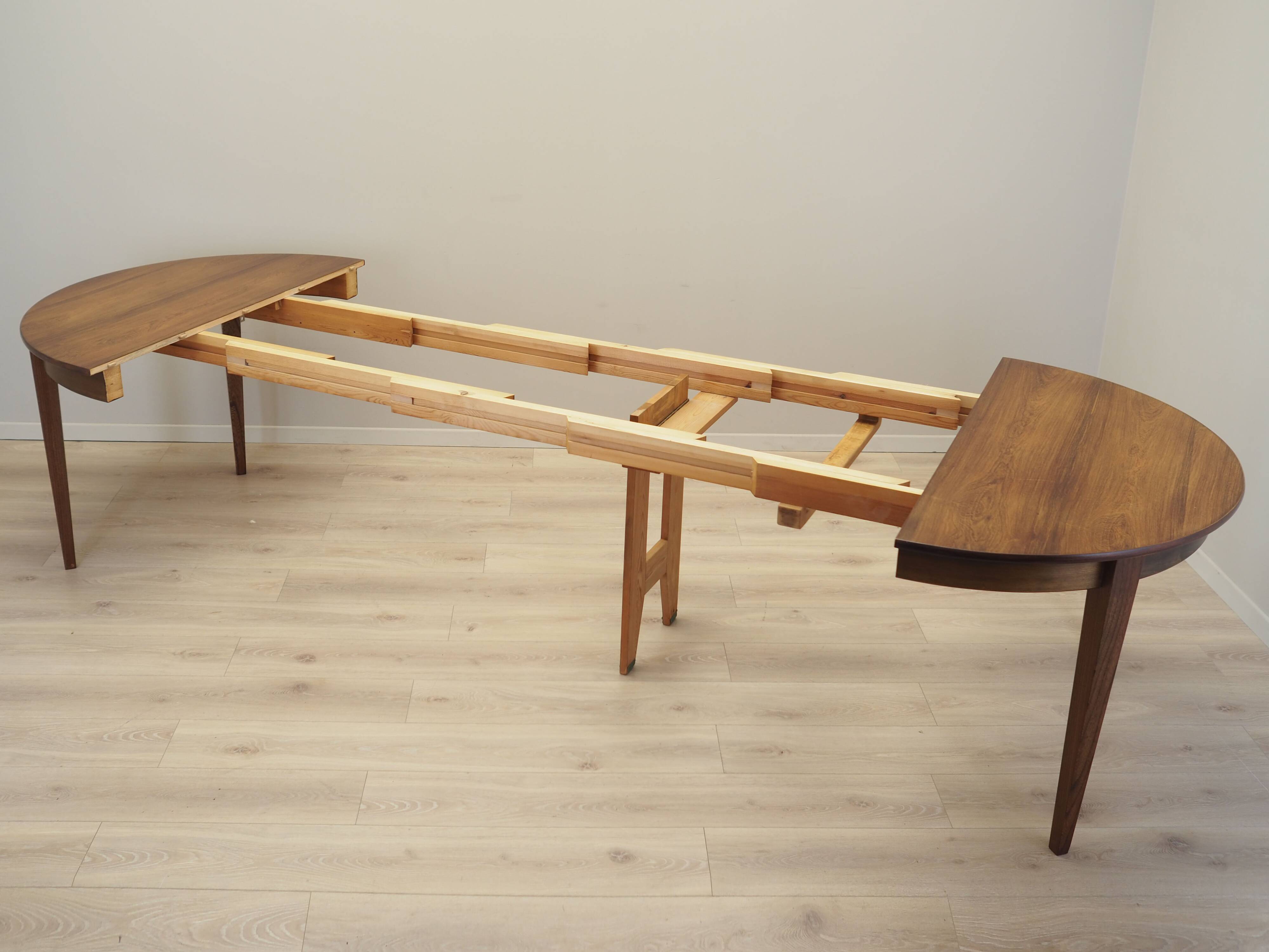 Round rosewood table, Danish design, 1970s, production: Denmark