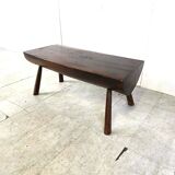 Table basse brutaliste en bois massif, années 1960