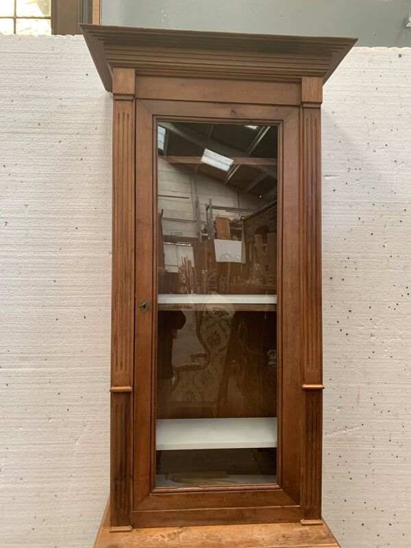 Vitrine en deux corps de style Directoire en noyer massif xx siècle