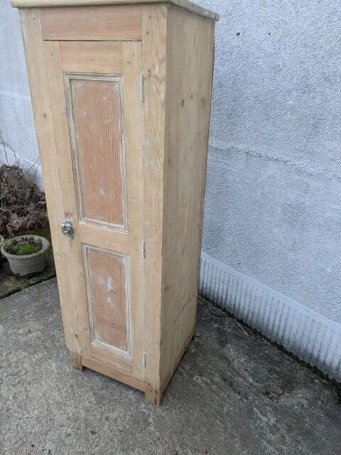Small wardrobe in natural wood